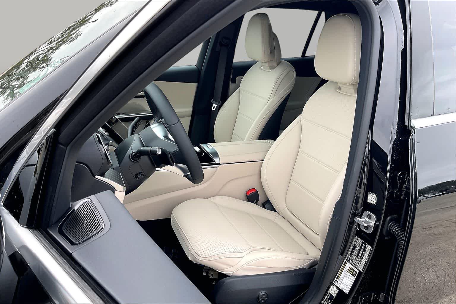 New 2026 Obsidian Black Metallic Mercedes-Benz GLC 300 image 13