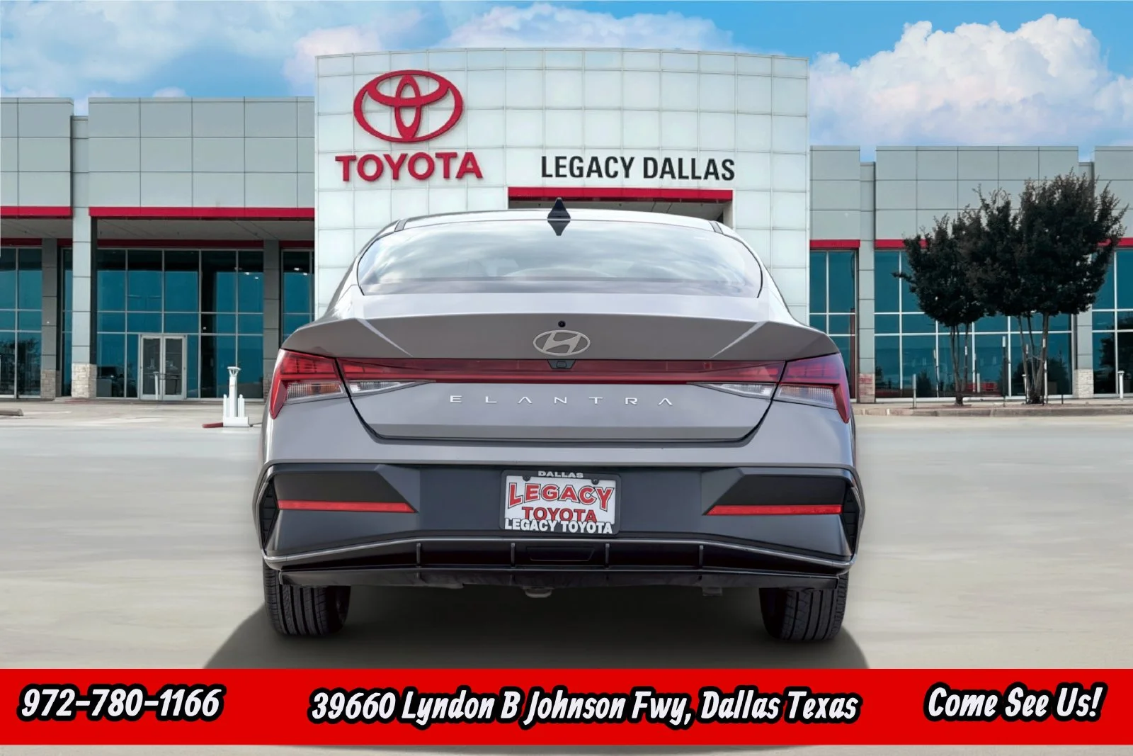 Used 2025 Silver Hyundai SEL Convenience image 9