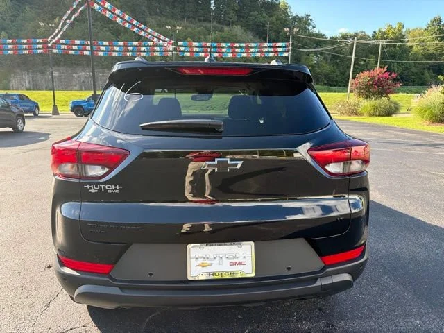 New 2026 Mosaic Black Metallic Chevrolet LT image 6