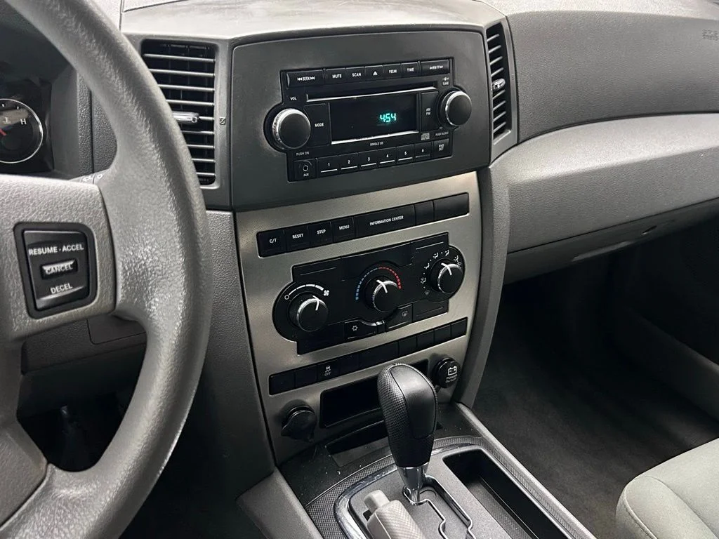Used 2007 Silver Jeep Laredo image 20
