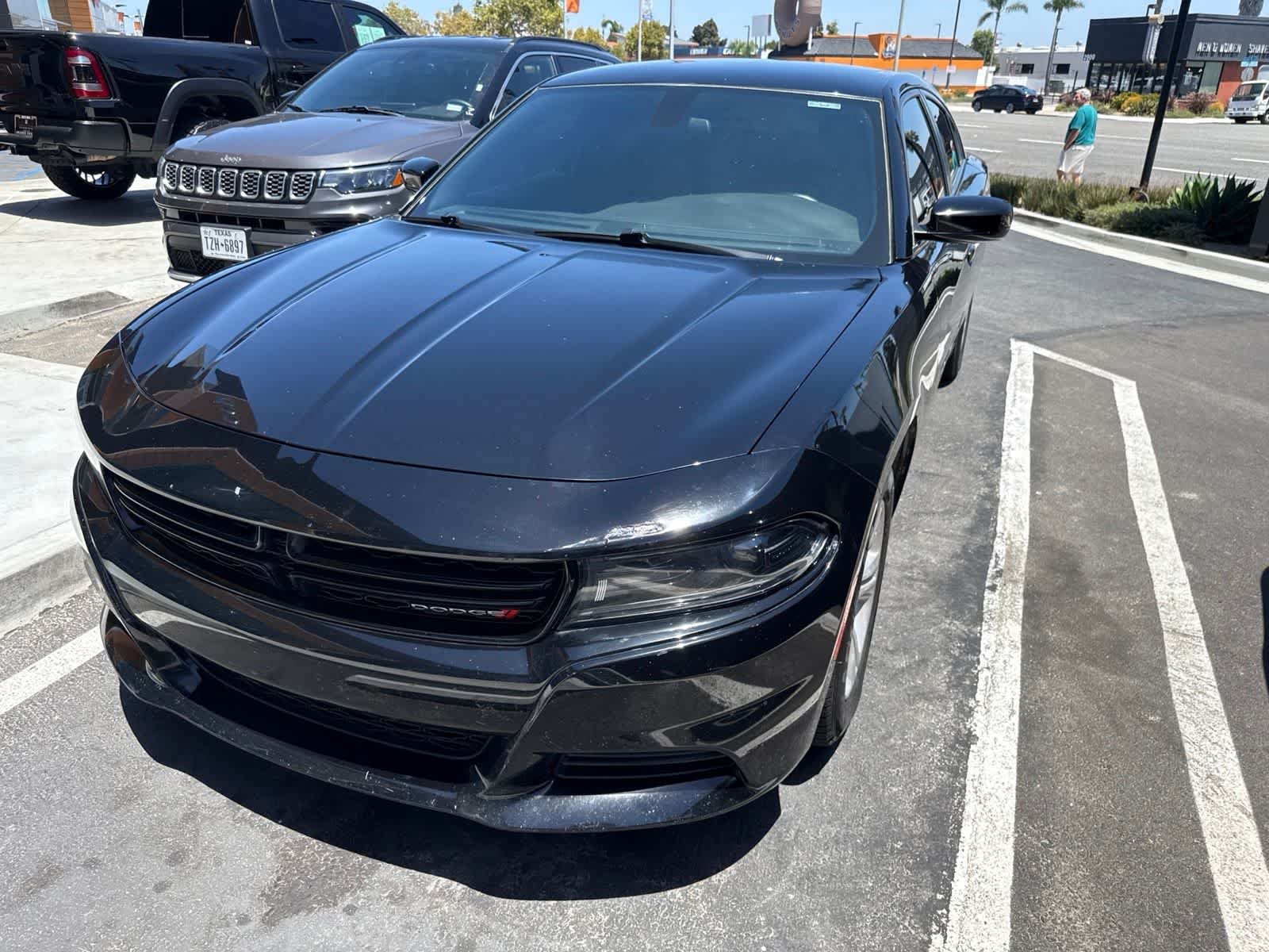 Used 2022 Pitch Black Clearcoat Dodge SXT image 12