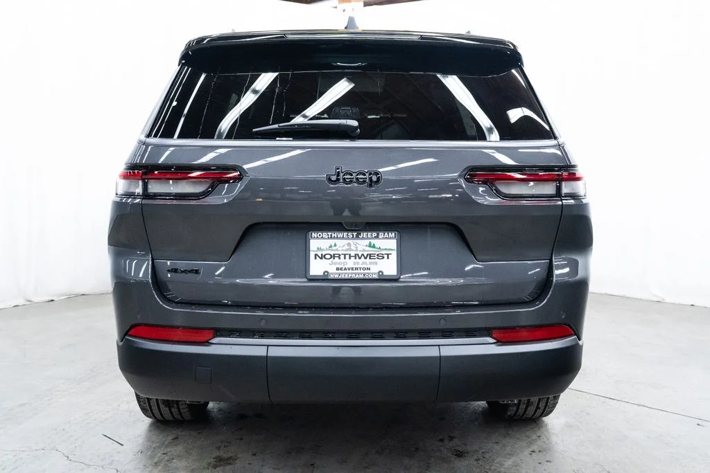 New 2026 Baltic Gray Metallic Clear-Coat Exterior Paint Jeep Limited image 5