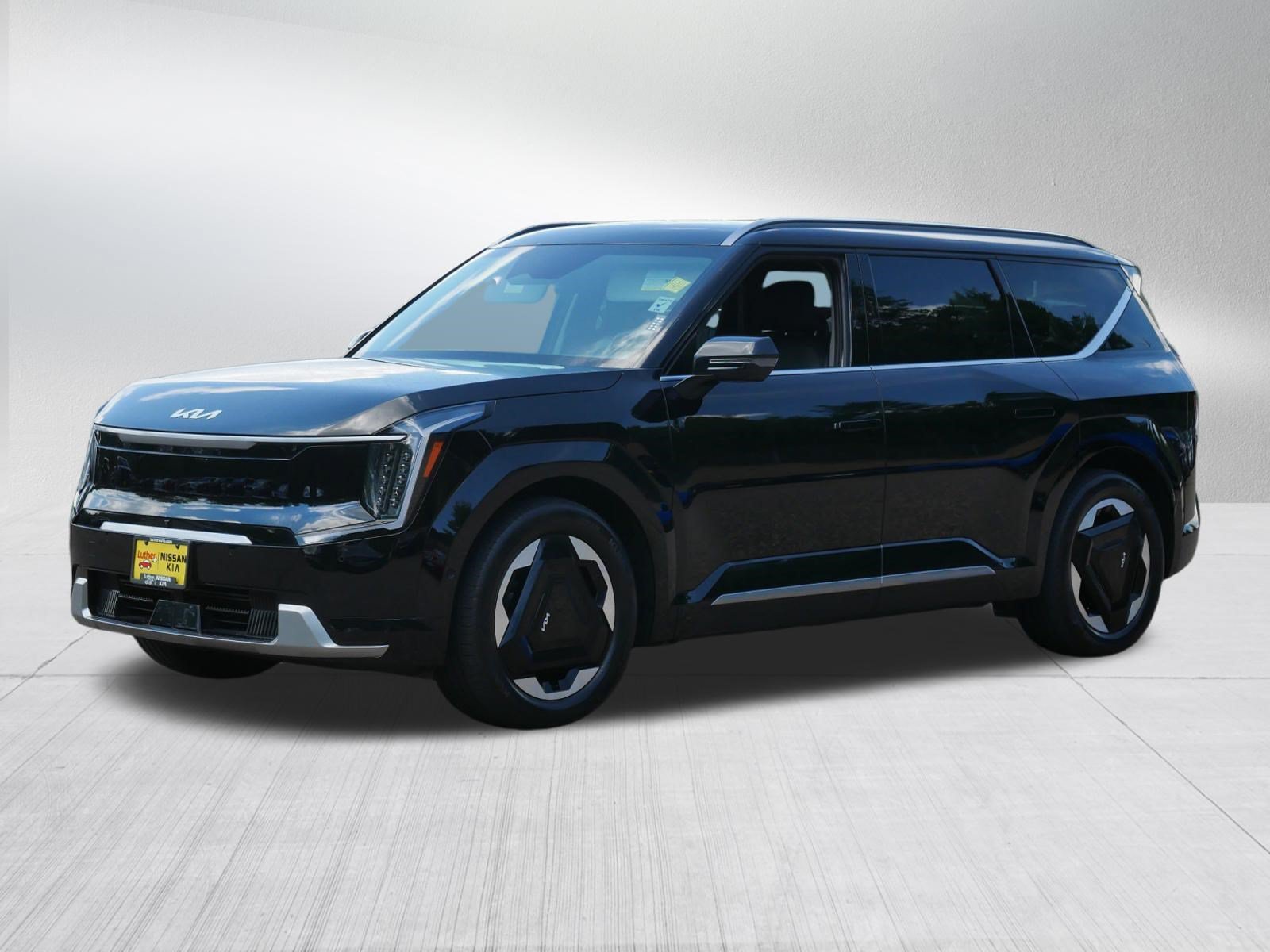 Certified Used 2024 Aurora Black Pearl Kia Land image 3
