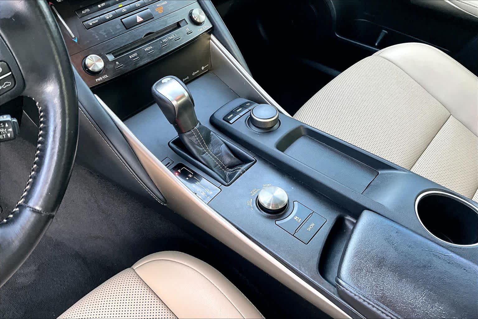Used 2018 Eminent White Pearl Lexus  image 16