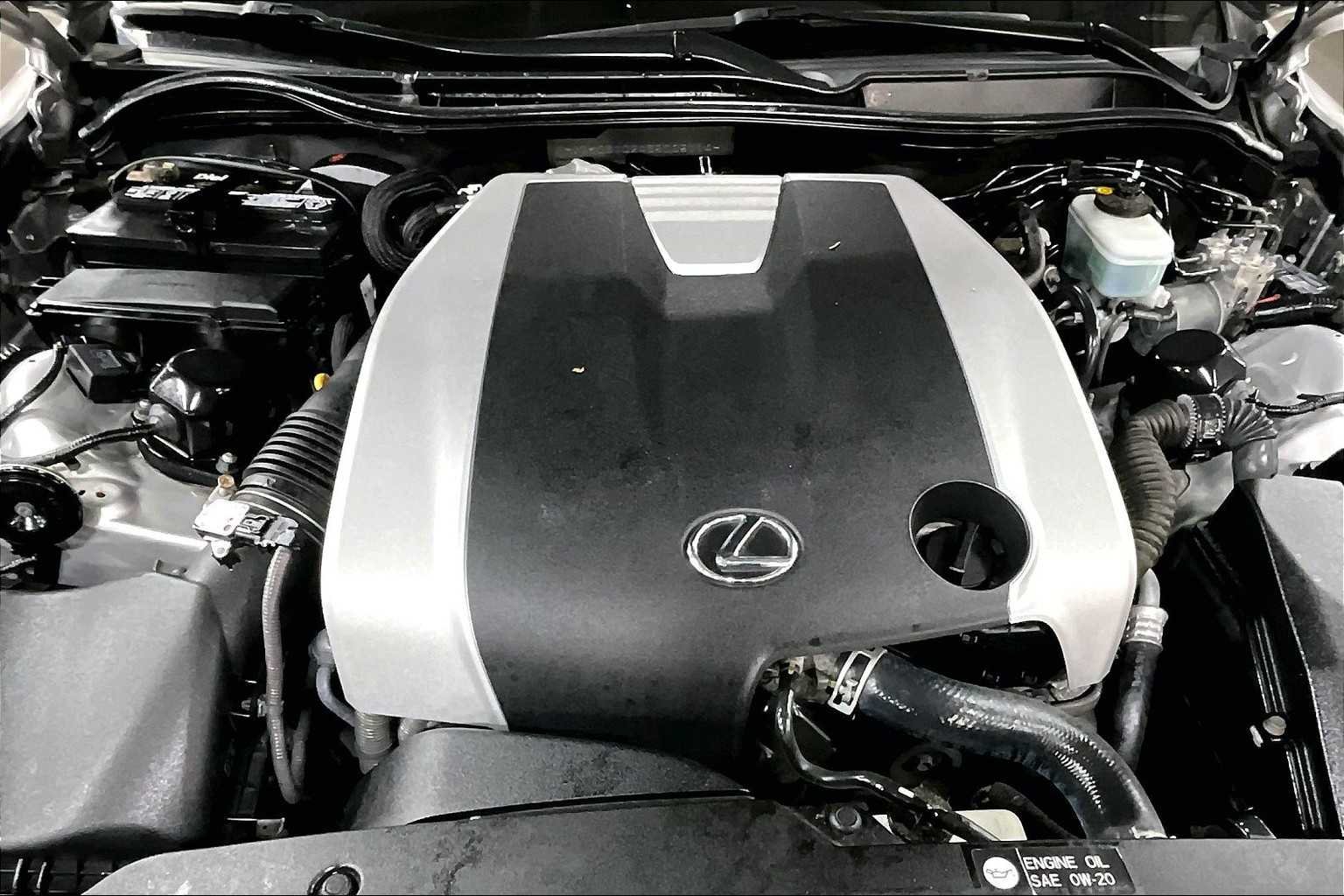 Used 2014 Silver Lining Metallic Lexus  image 32