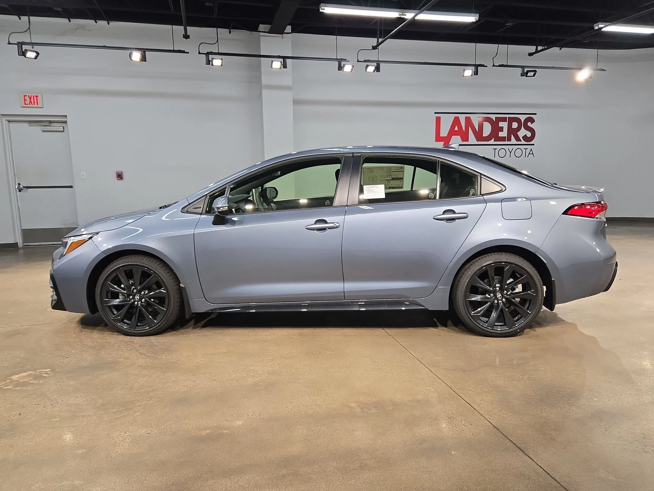 New 2027 Celestite Toyota Hybrid SE image 4