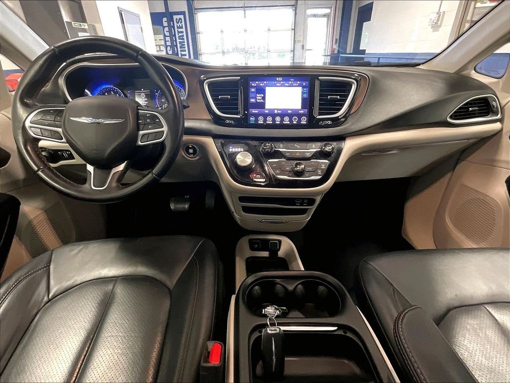 Used 2018 White Chrysler Touring L image 22