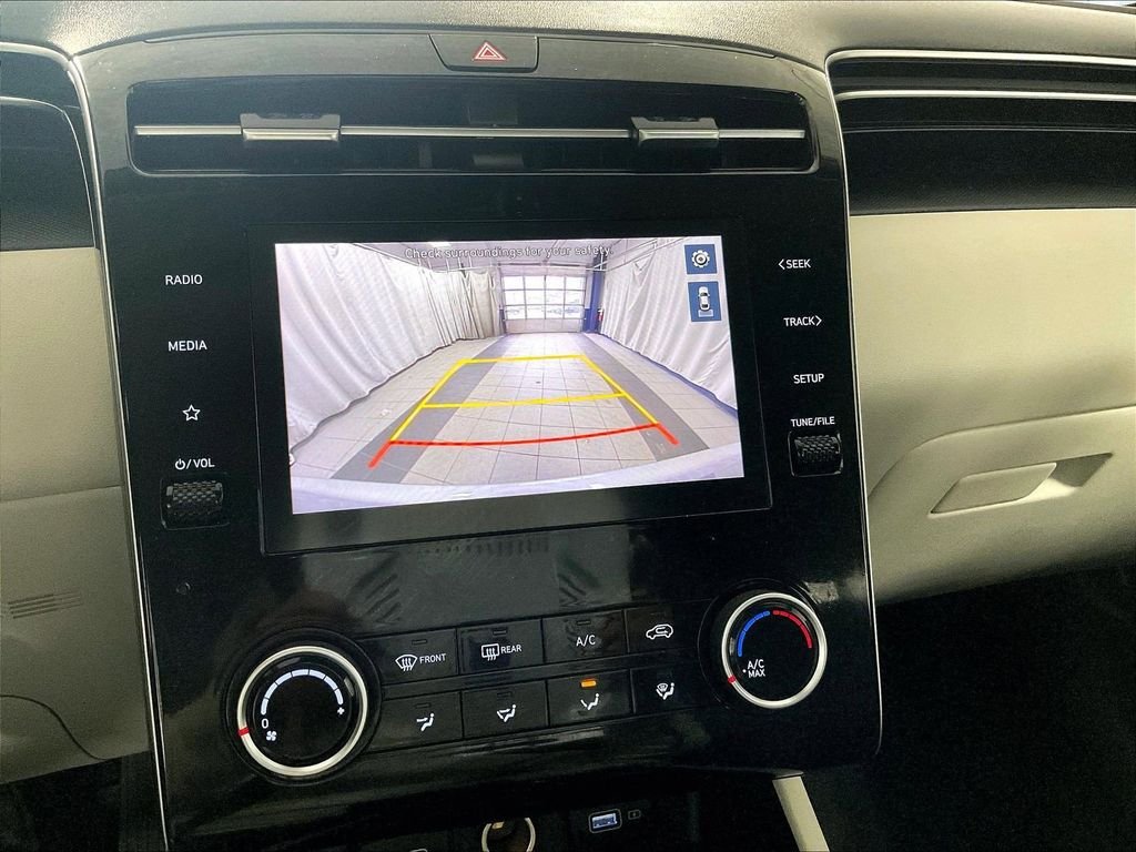 Used 2024 Silver Hyundai SE image 19