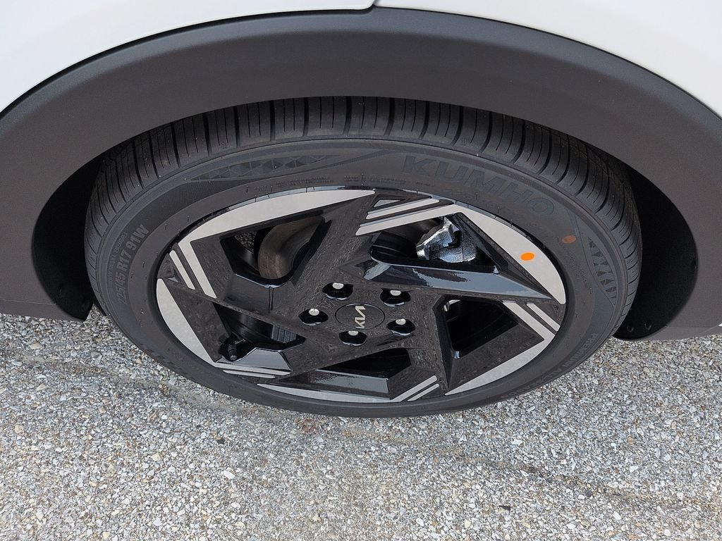 New 2026 Snow White Pearl Kia EX image 10