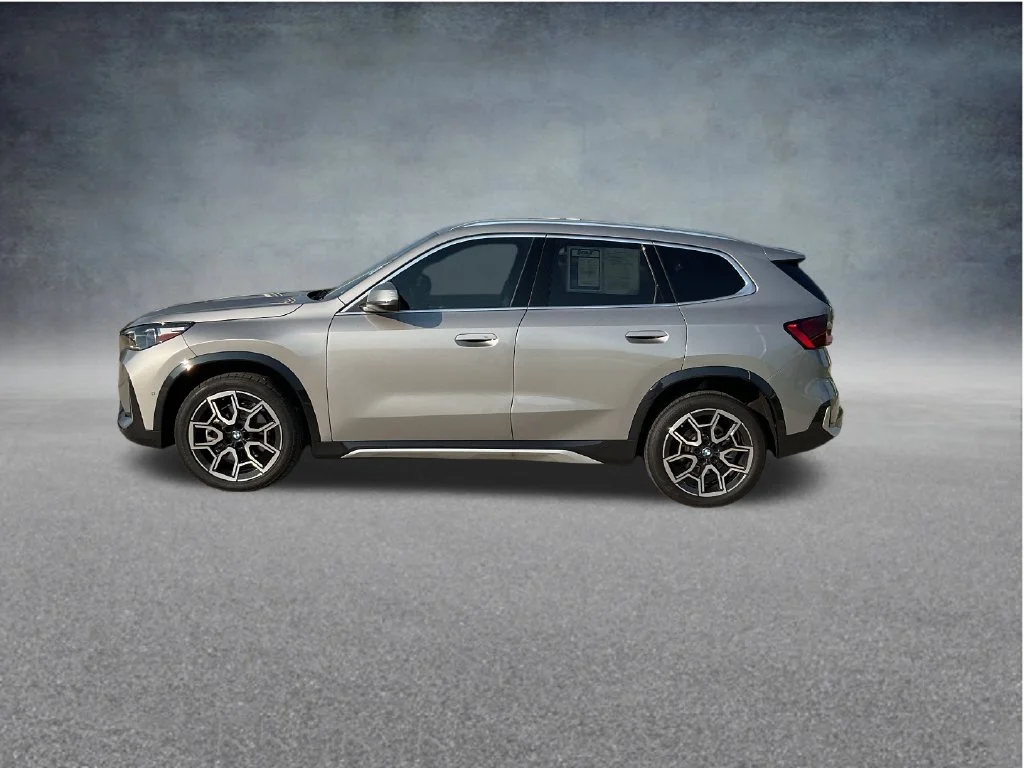 Used 2025 Silver BMW xDrive28i image 4