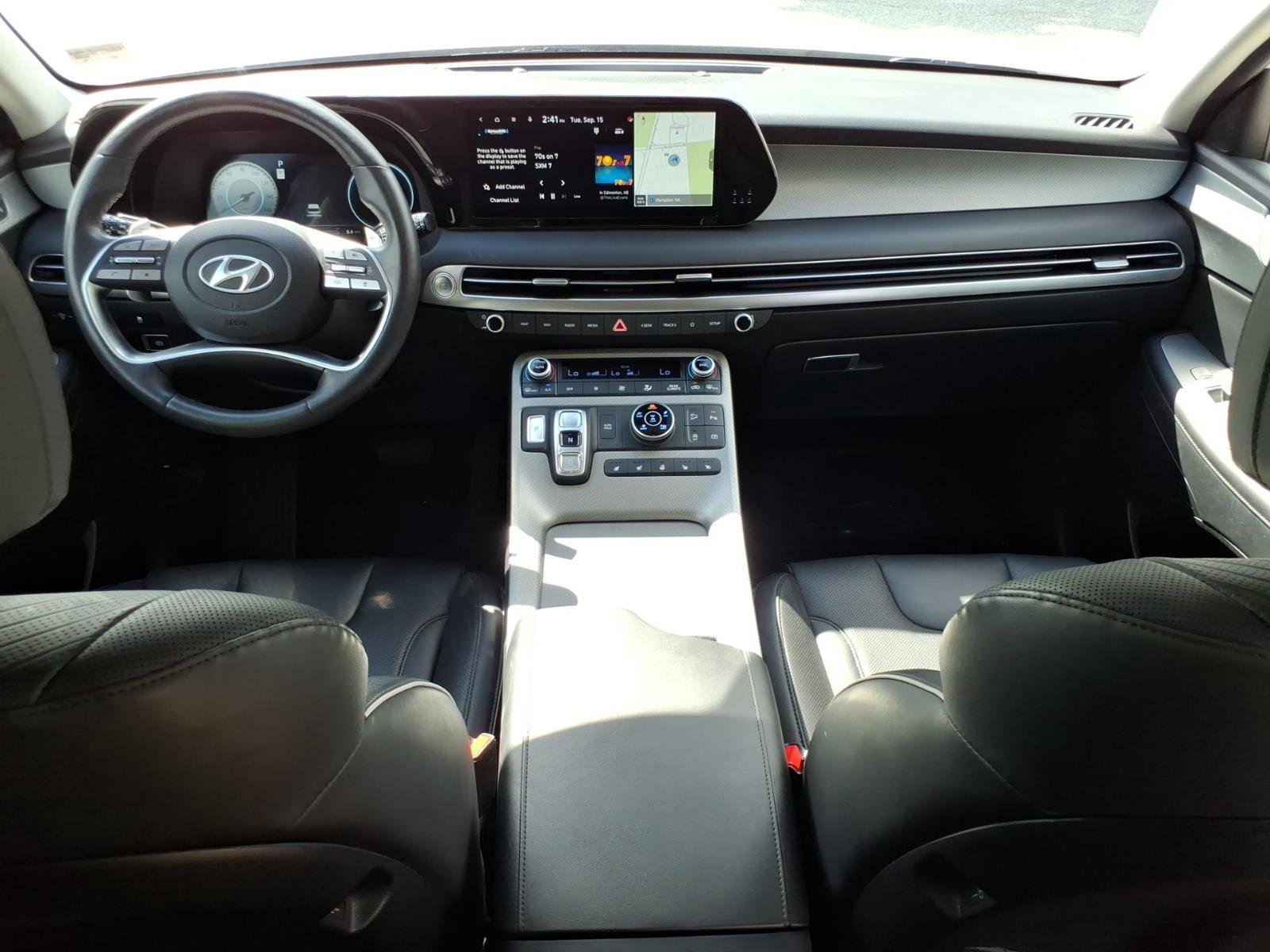 Used 2024 Hyper White Hyundai SEL 7P image 29