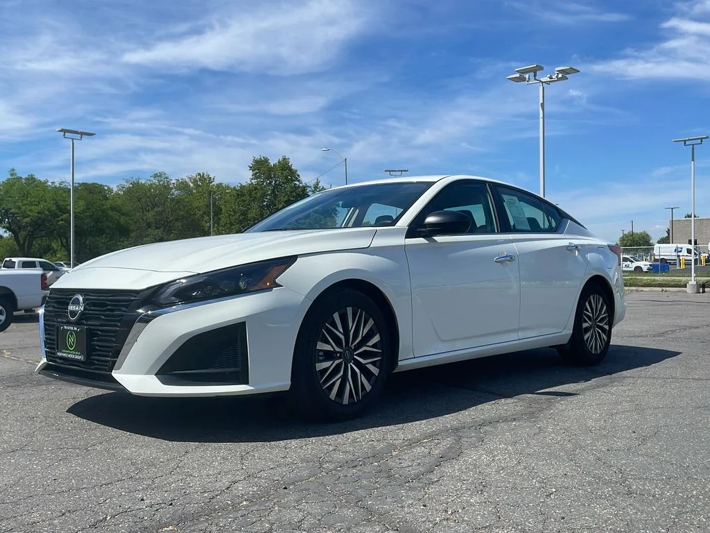 2025 Nissan Altima SV - Photo 30