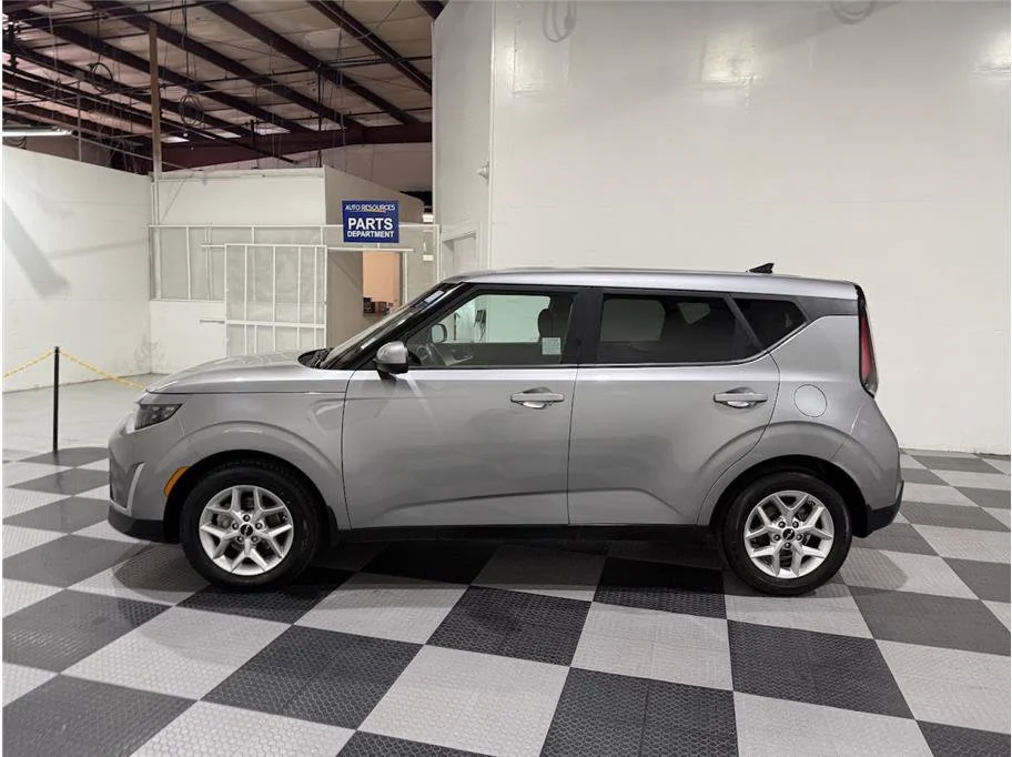 Used 2023 Steel Gray Kia LX image 8