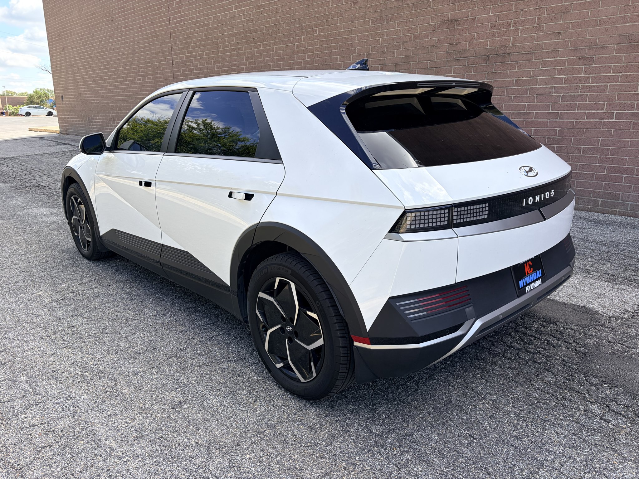 Used 2023 Atlas White Hyundai SEL image 3