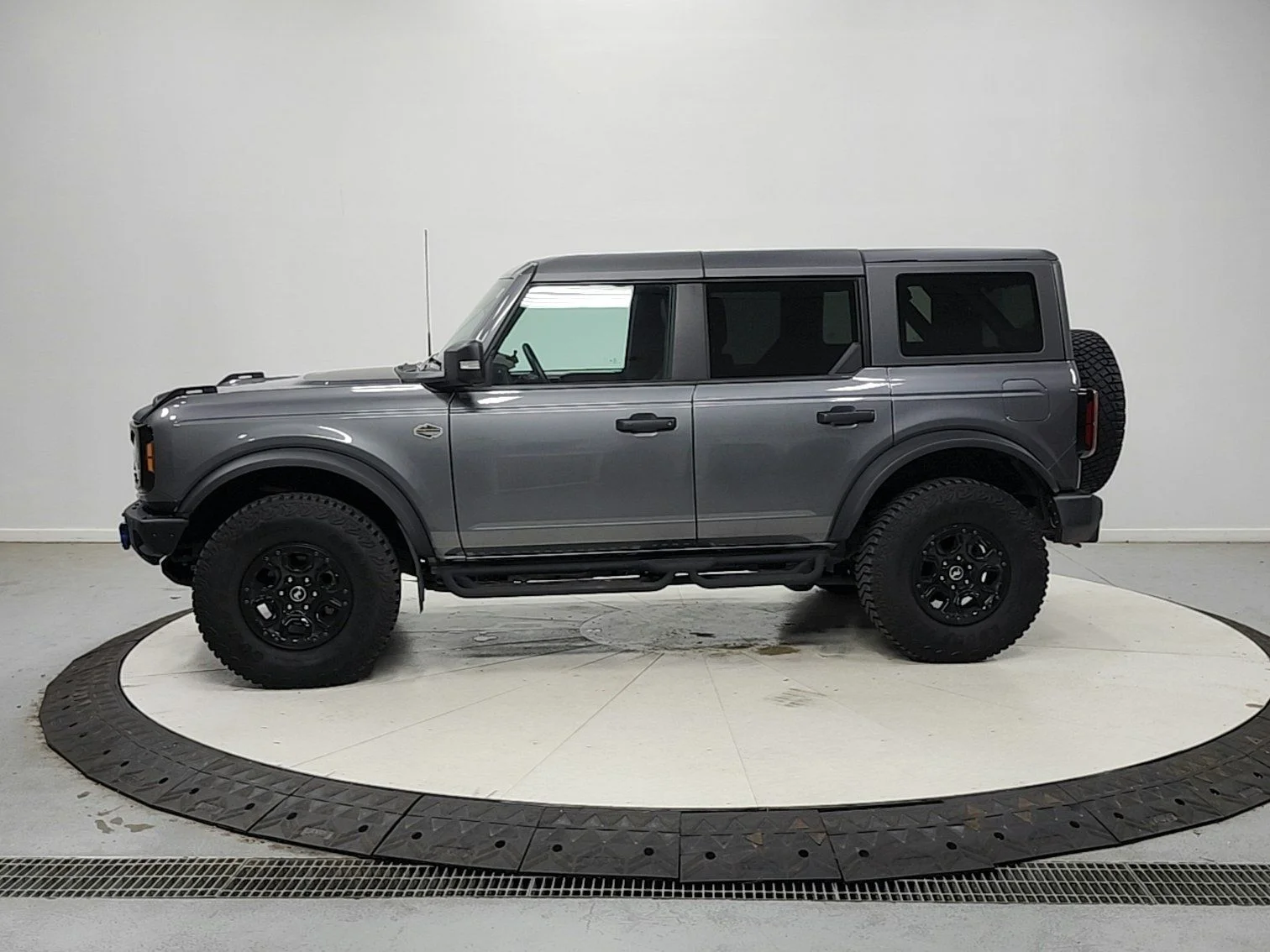 Used 2024 Gray Ford Wildtrak image 5