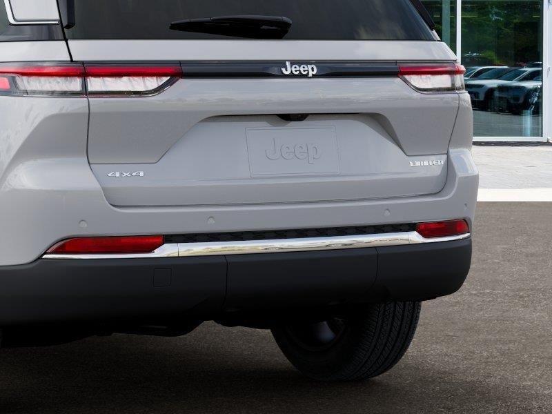 New 2025 Bright White Clear-Coat Exterior Paint Jeep Limited image 13