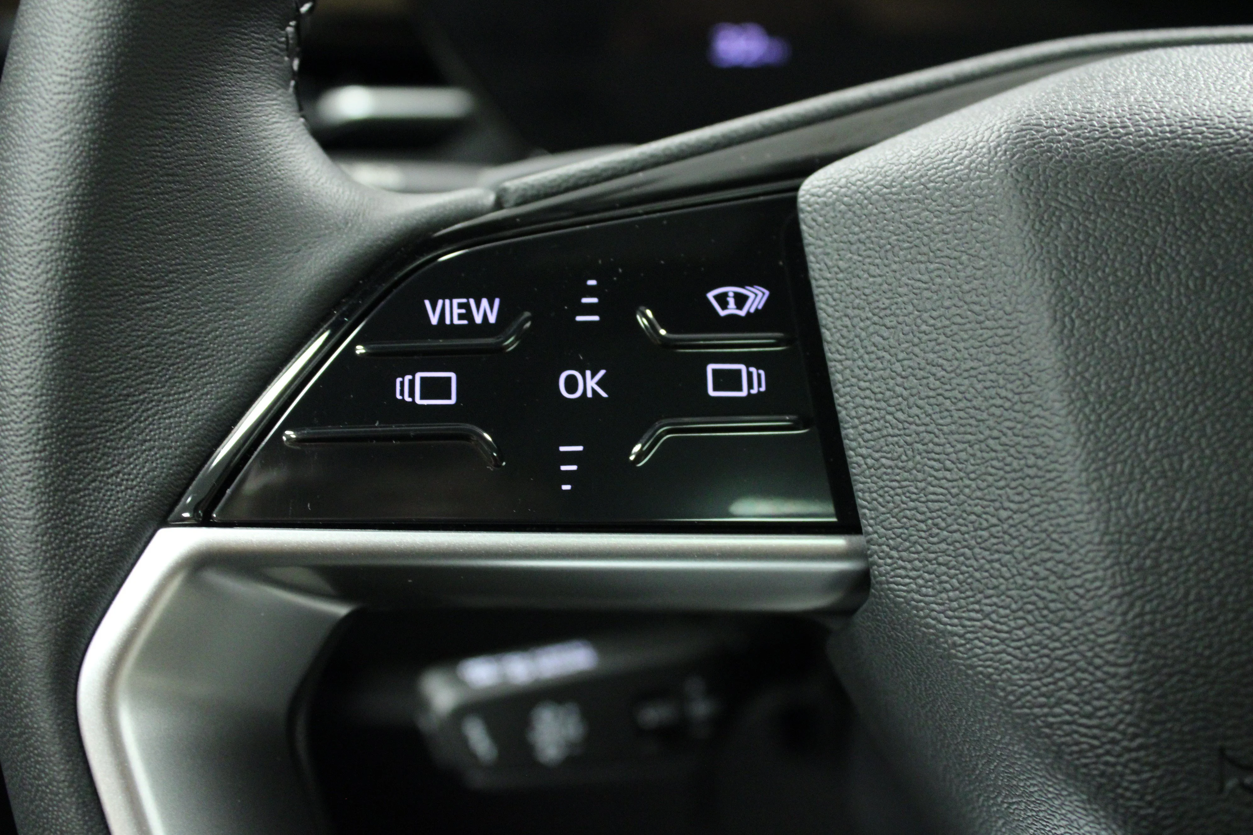 Used 2025 Glacier White Metallic Audi Premium Plus image 20