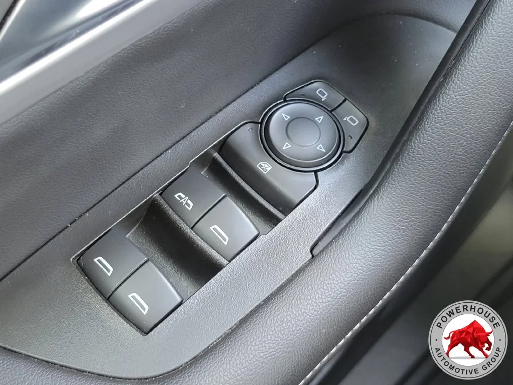 Used 2024 White Chevrolet LT image 27