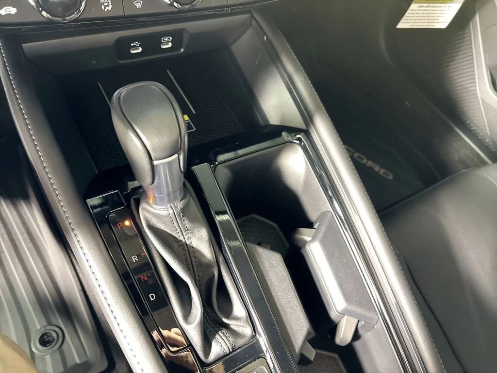 Used 2025 White Honda Touring image 18