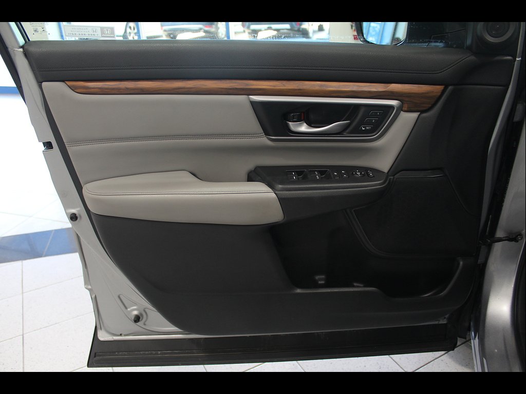 Used 2020 Lunar Silver Metallic Honda Touring image 15