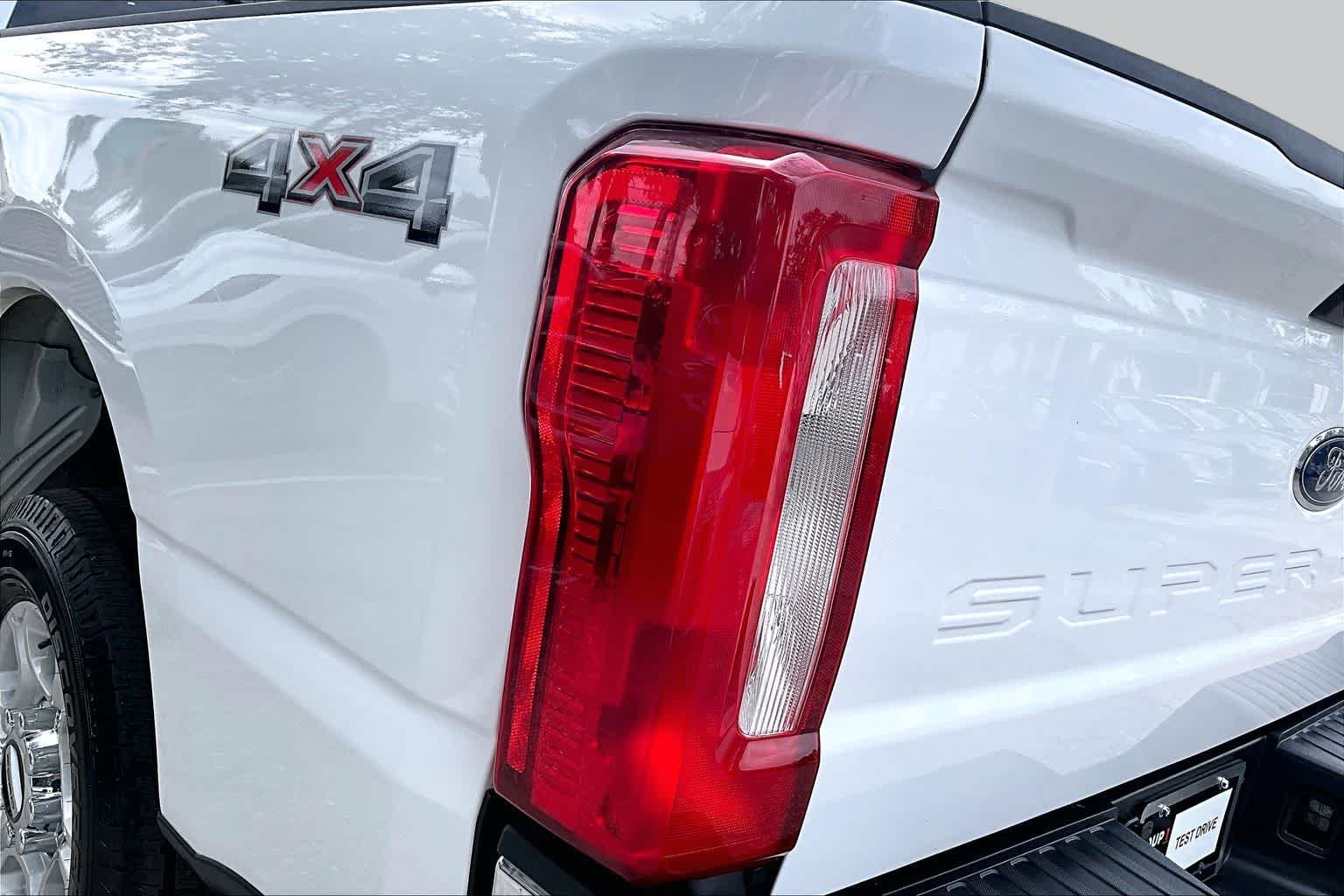 Used 2025 Oxford White Ford XLT image 29
