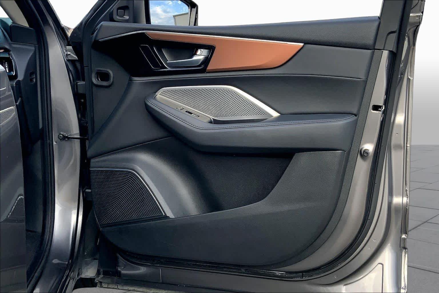 Used 2022 Liquid Carbon Metallic Acura  image 23
