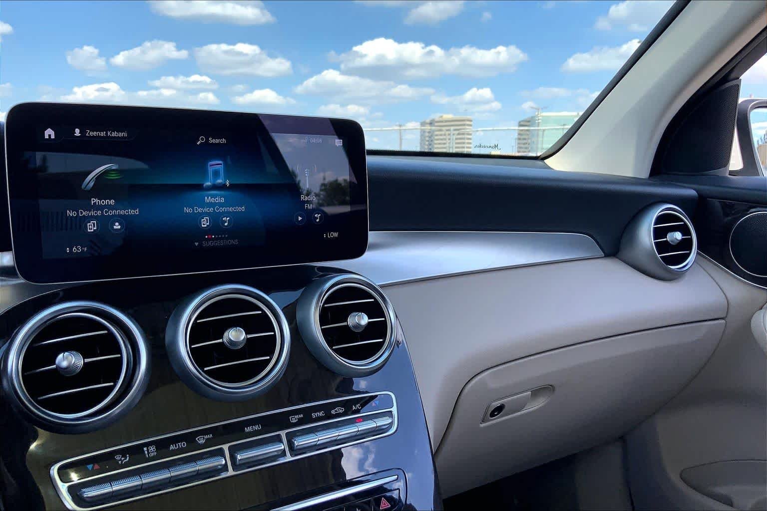 Used 2022 Polar White Mercedes-Benz GLC 300 image 35