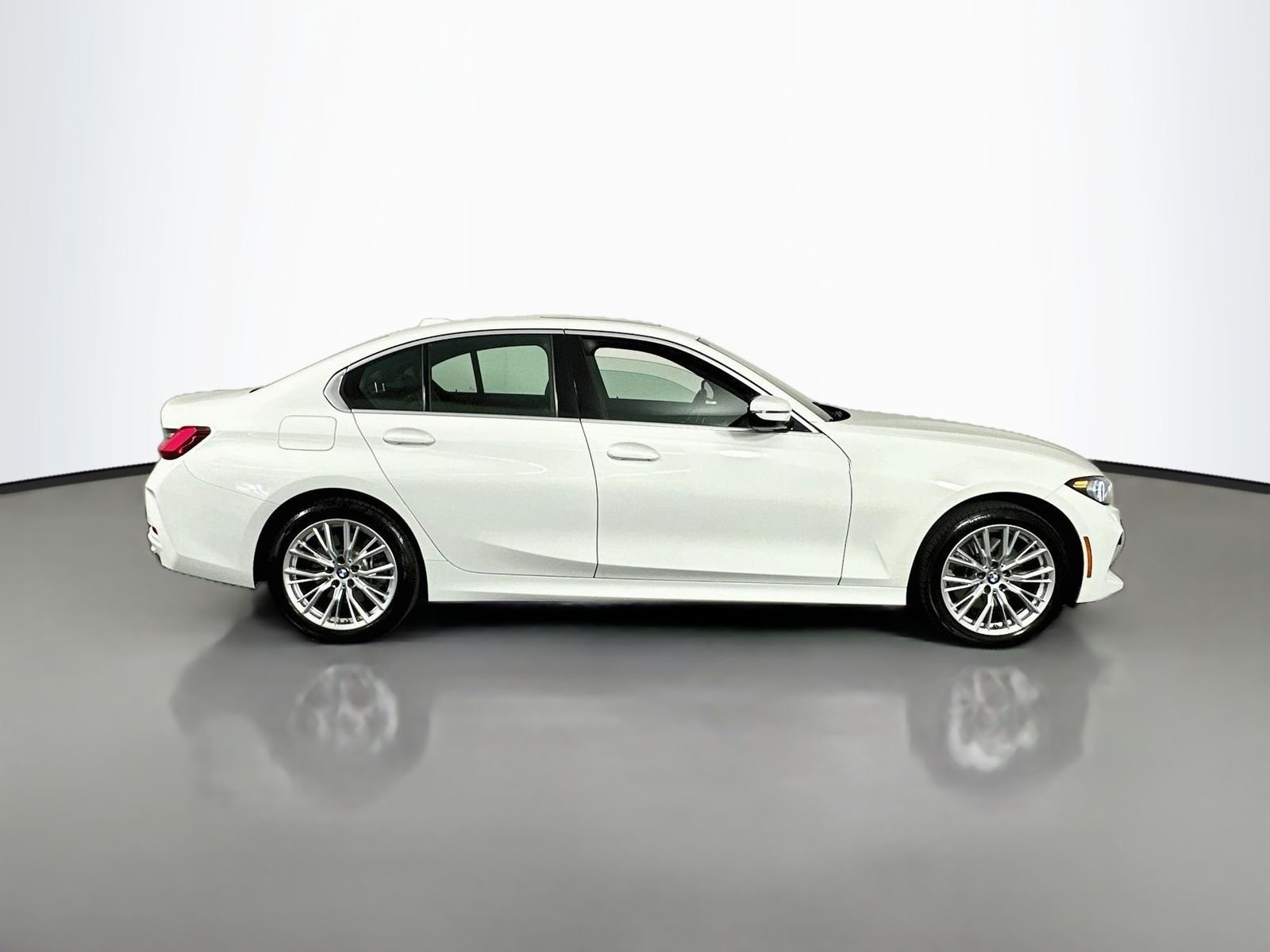 Used 2024 Alpine White BMW 330i xDrive image 9