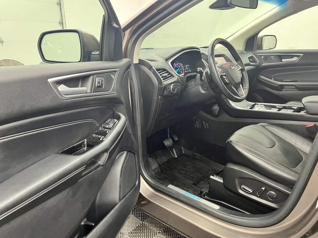 Used 2019 Stone Gray Metallic Ford Titanium image 18