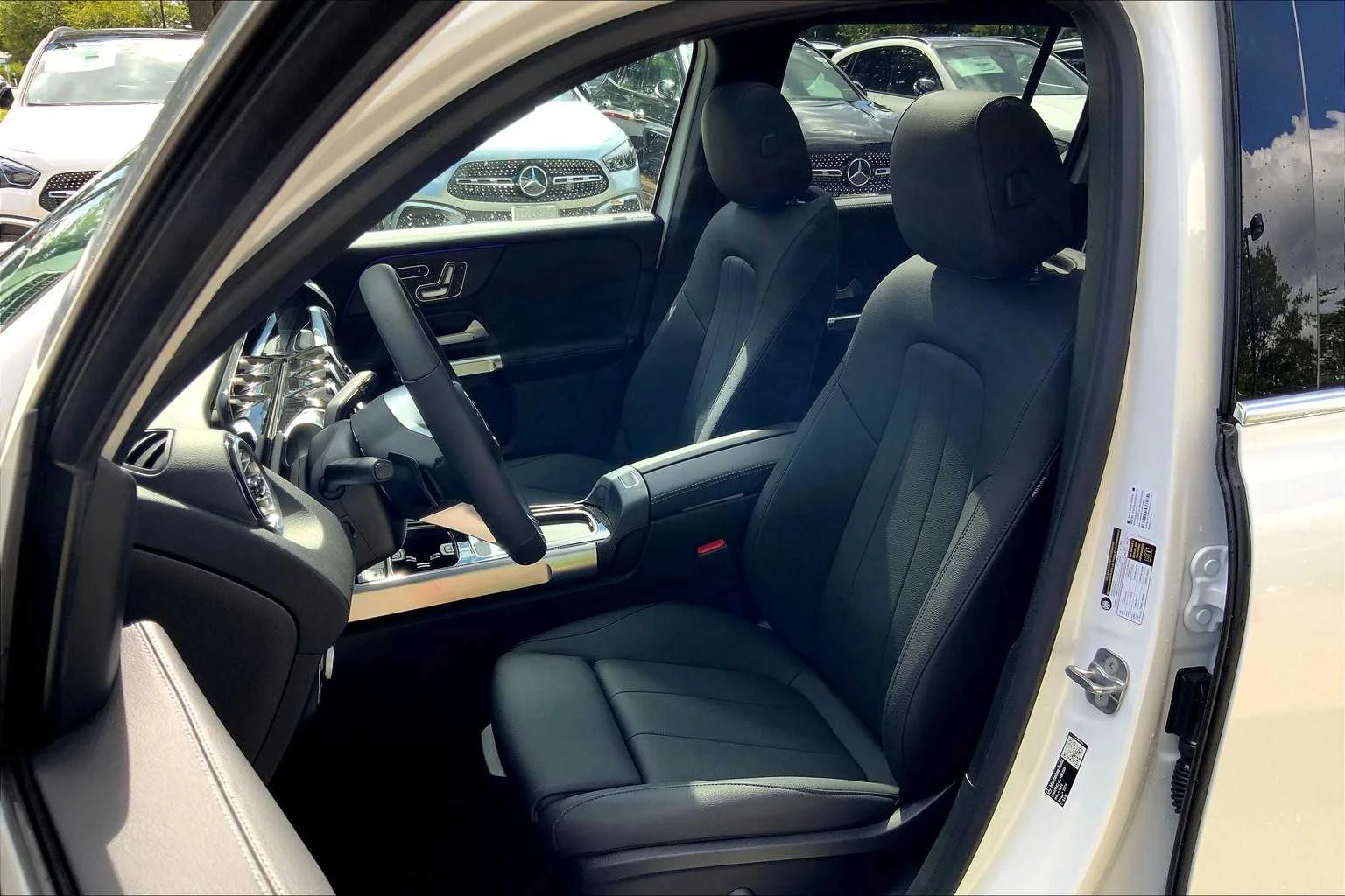 Certified Used 2026 Polar White Mercedes-Benz GLB 250 image 12
