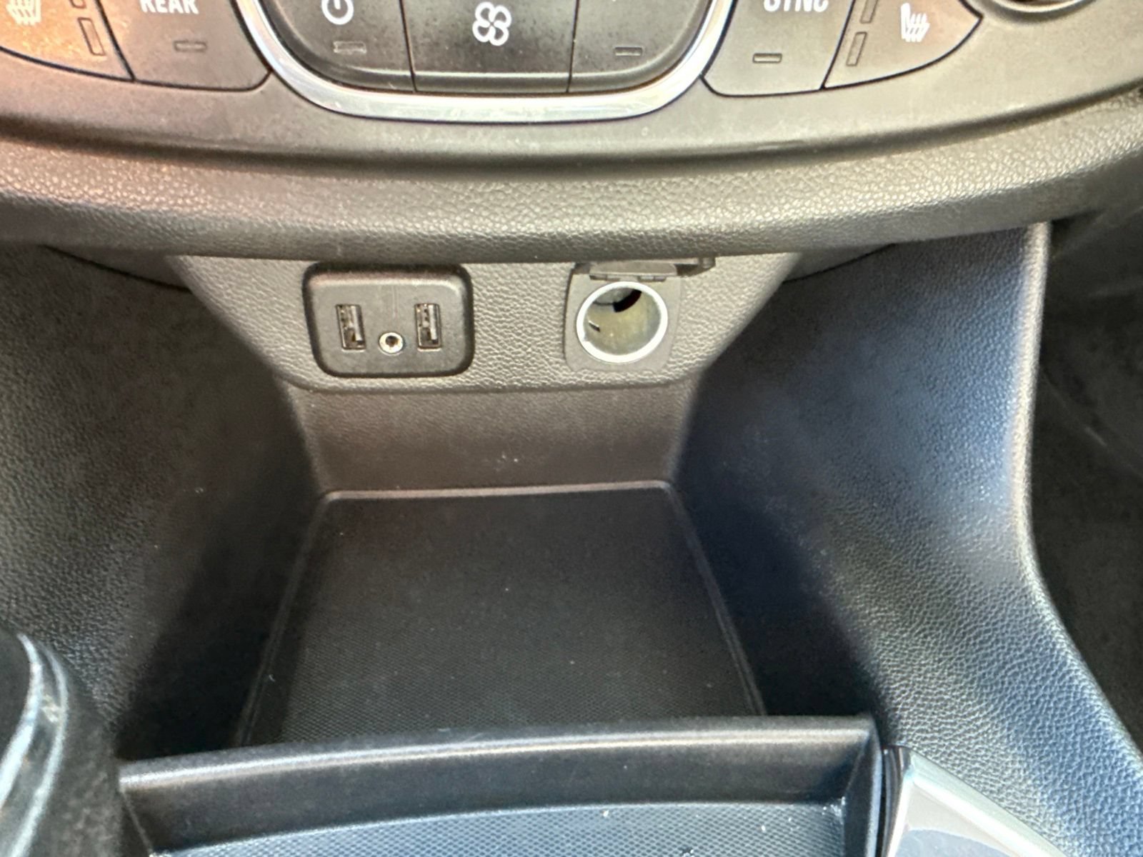 Used 2020 SUMMIT WHITE Chevrolet LT Cloth image 28