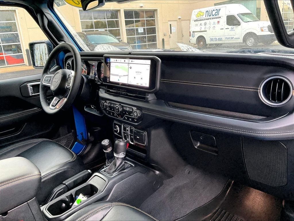 Used 2025 Hydro Blue Pearl Coat Jeep Sahara image 14