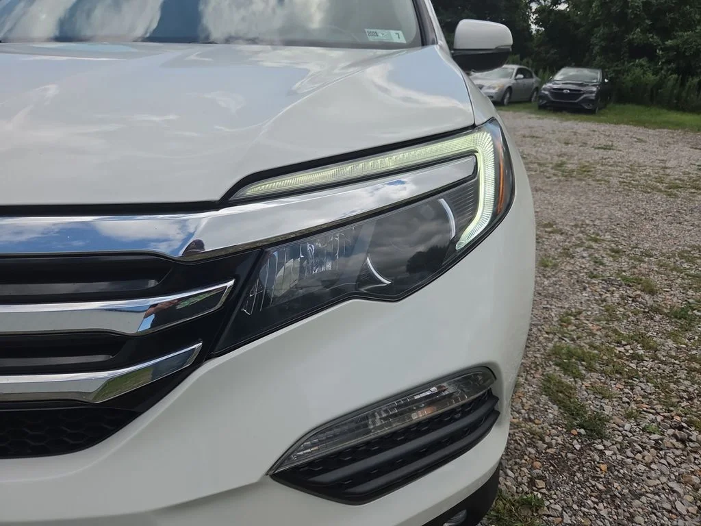 Used 2016 White Honda Touring image 26