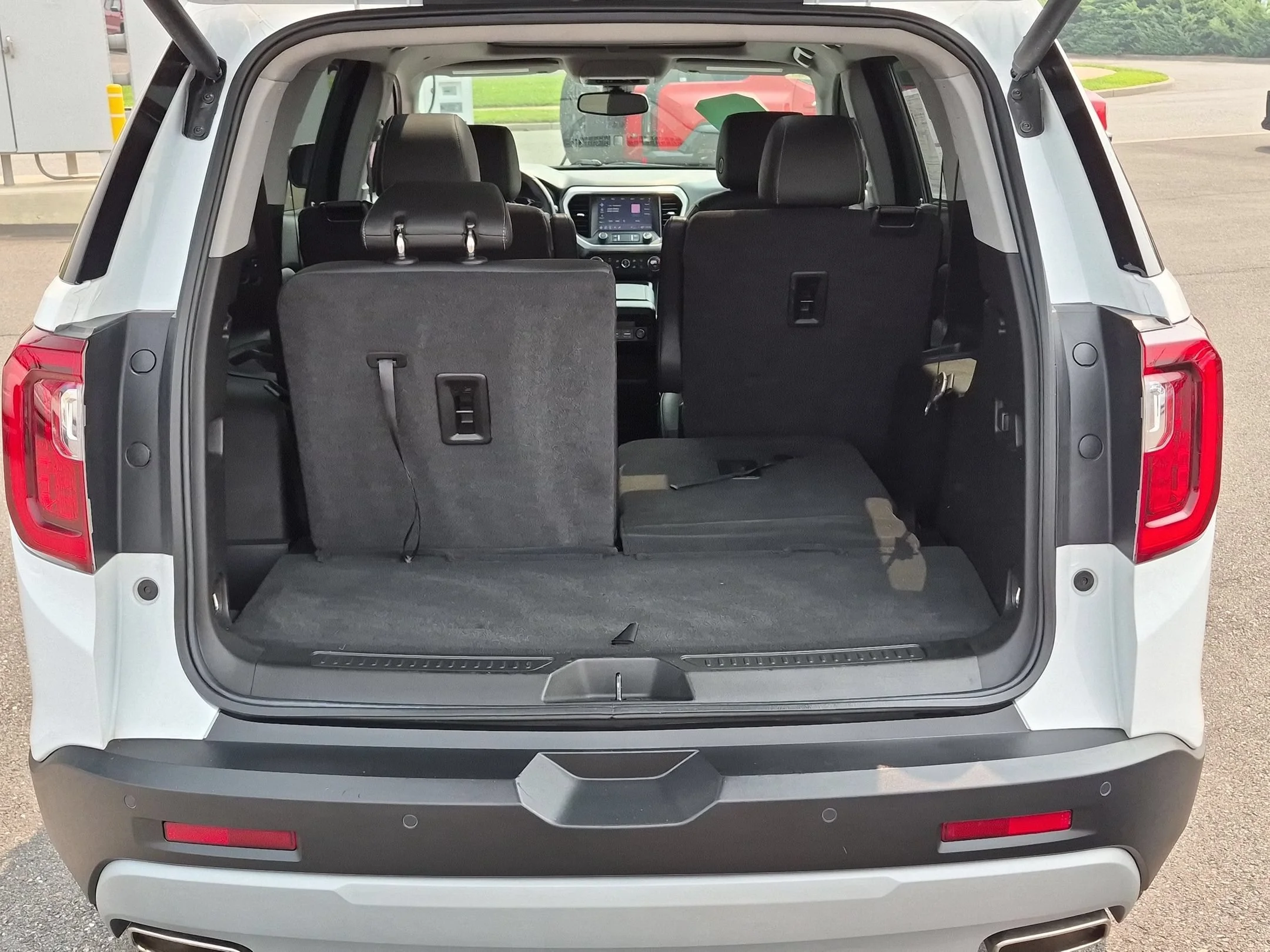 Used 2023 Summit White GMC SLT image 25