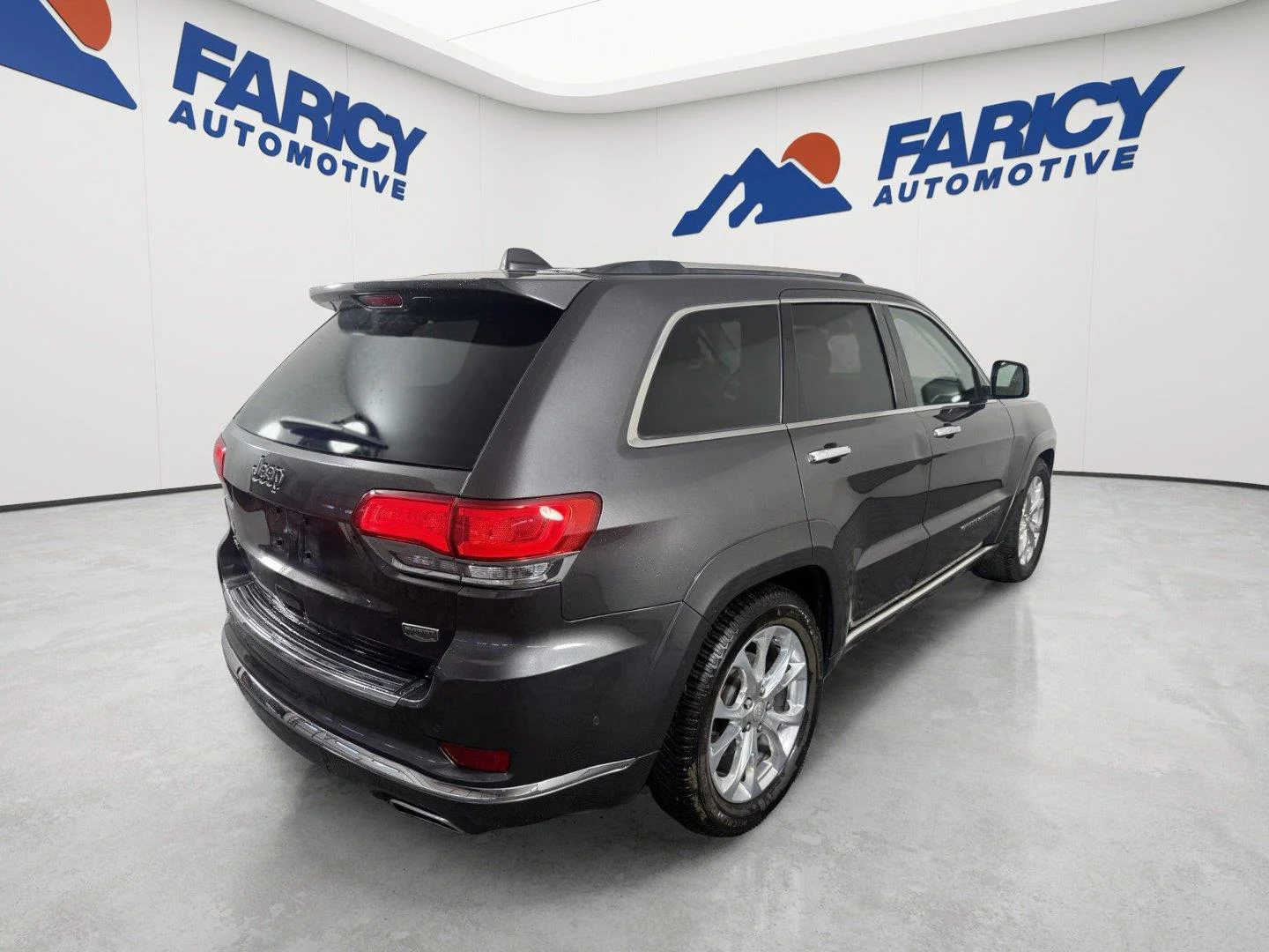 Used 2021 Granite Crystal Metallic Clearcoat Jeep Summit image 11
