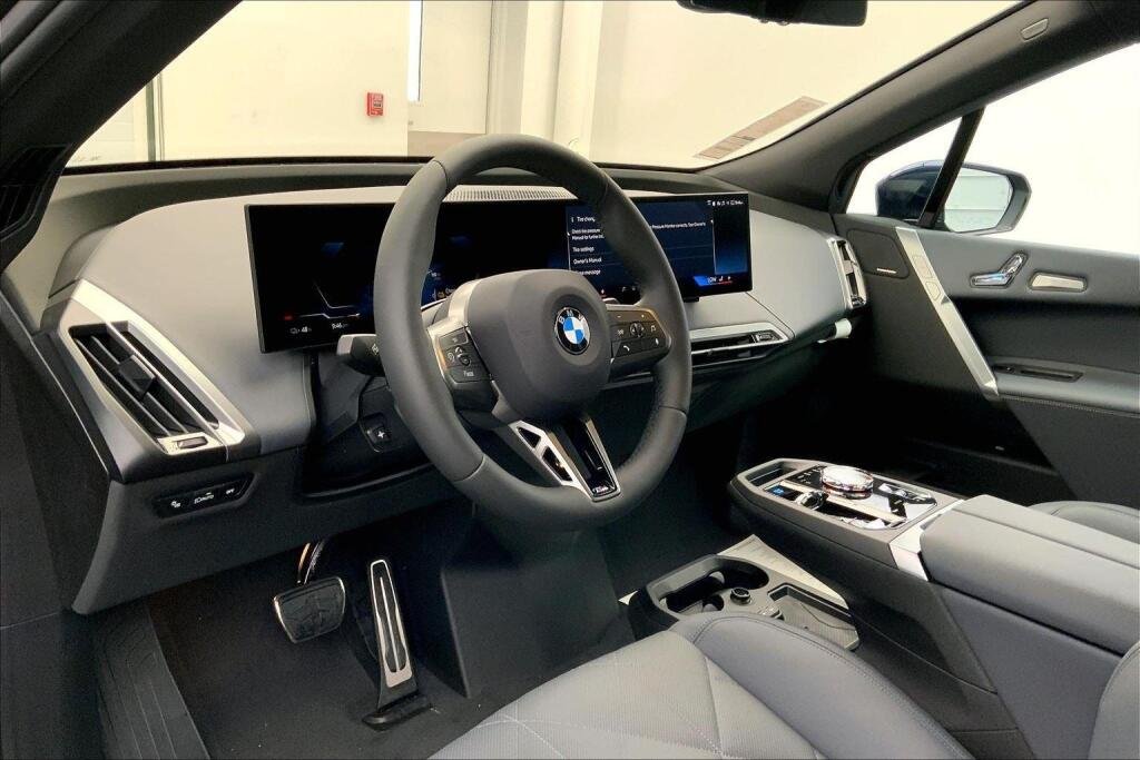 New 2026 Tanzanite Blue II Metallic BMW xDrive60 image 3