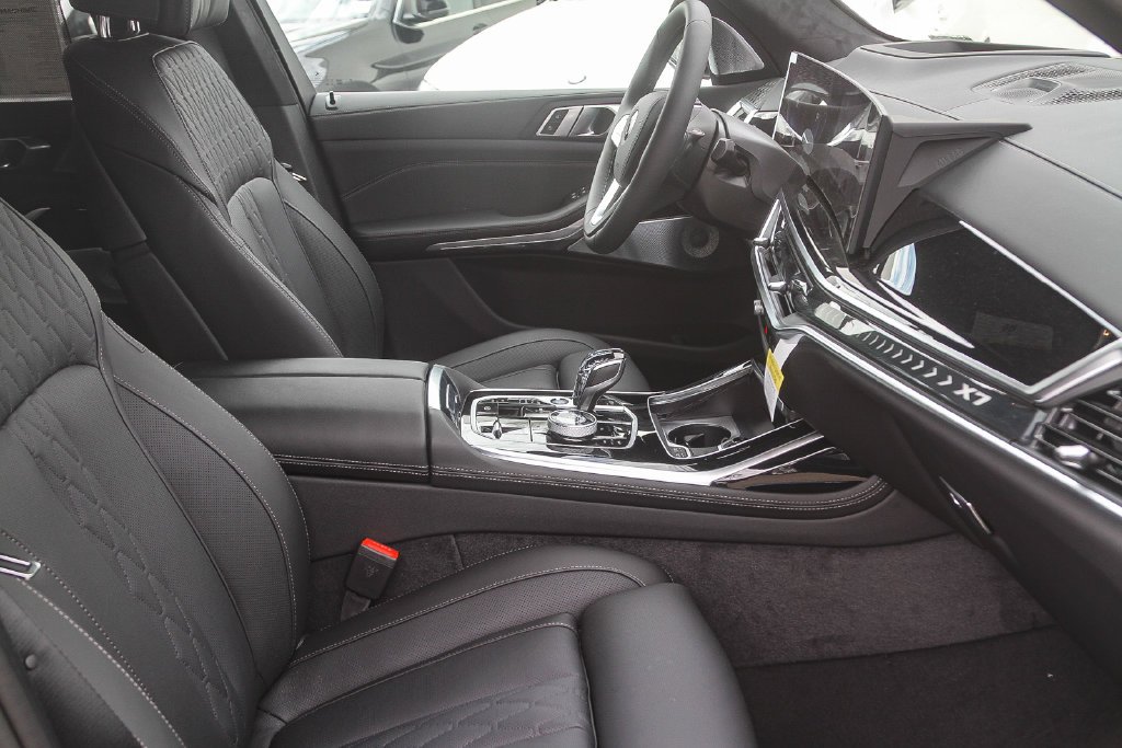 2026 BMW X7 ALPINA XB7 - Photo 13