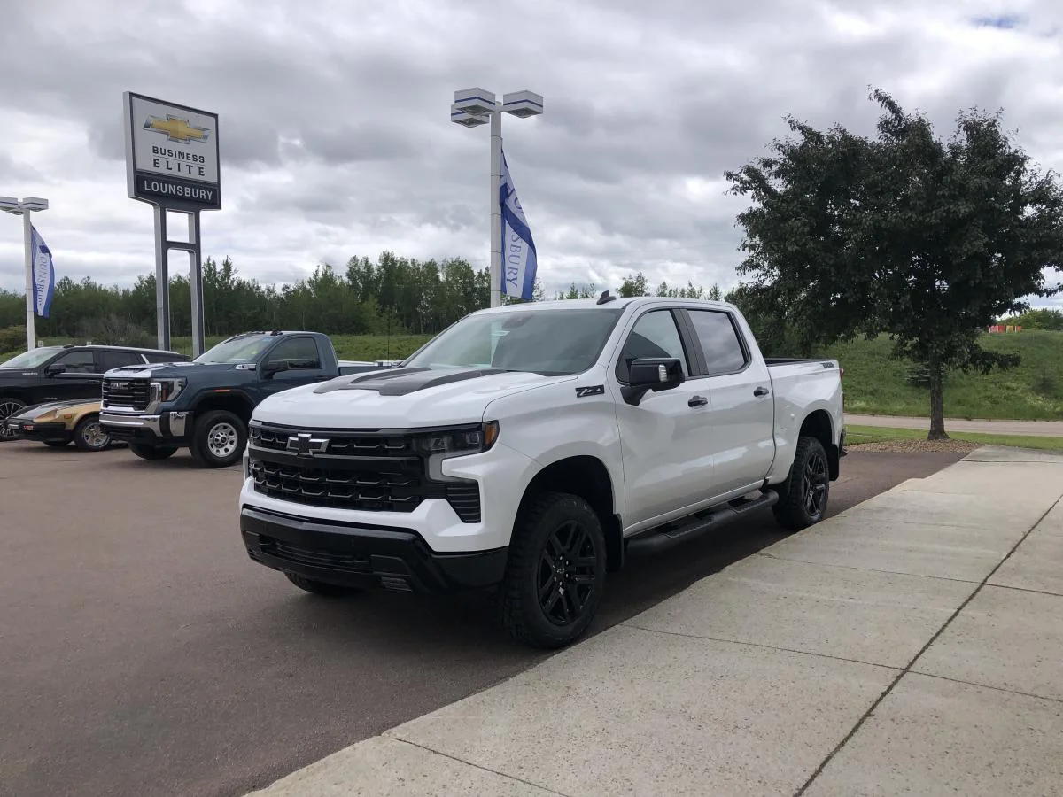 New 2026 White Chevrolet 4wd Crew Cab 147" Lt image 4