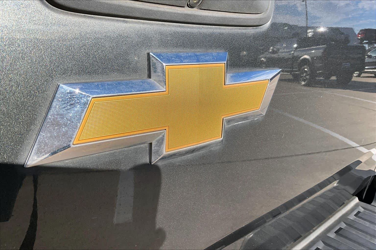 Used 2016 Cyber Gray Metallic Chevrolet 4WD Z71 image 31