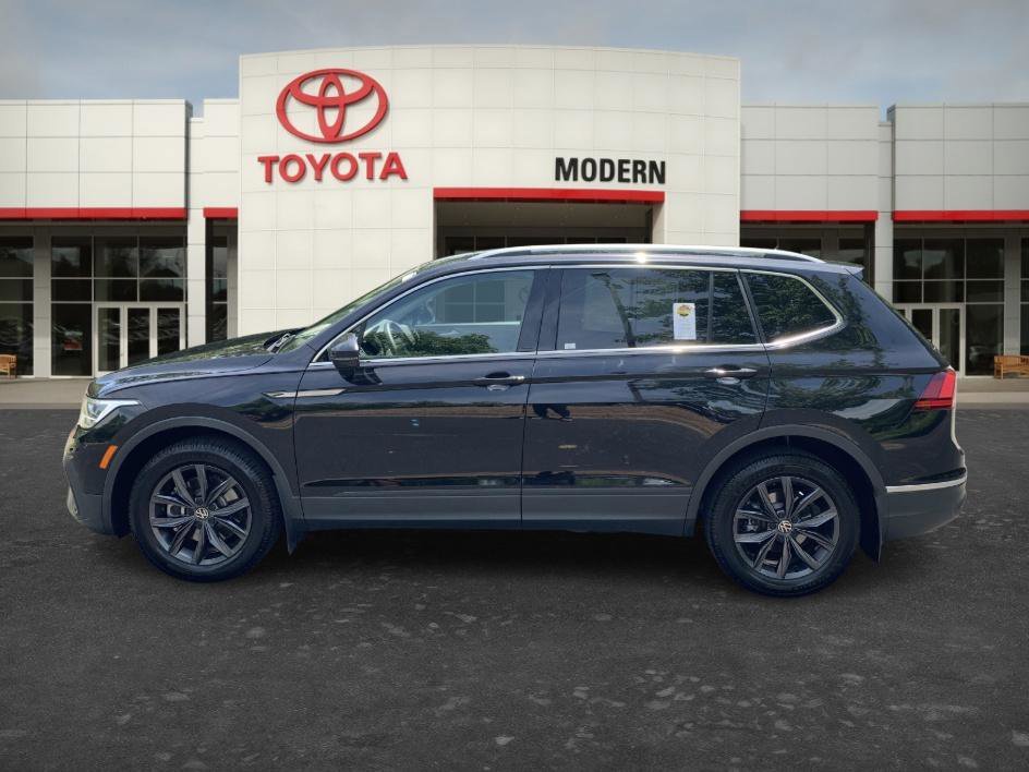 Used 2023 Platinum Gray Metallic Volkswagen SE image 7