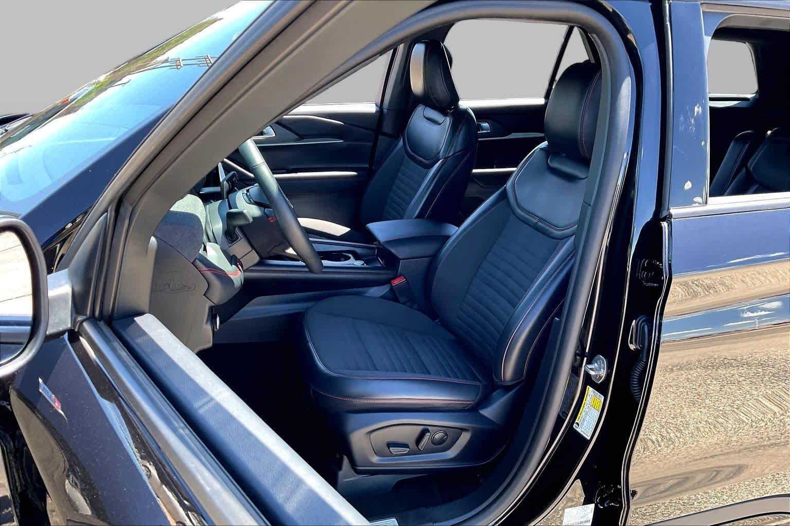 Used 2026 Agate Black Metallic Ford ST-Line image 8