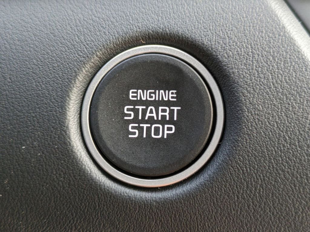 New 2024 Snow White Pearl Kia SX image 31