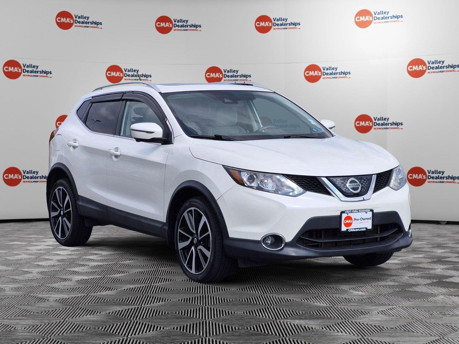 Used 2018 Pearl White Nissan SL image 7