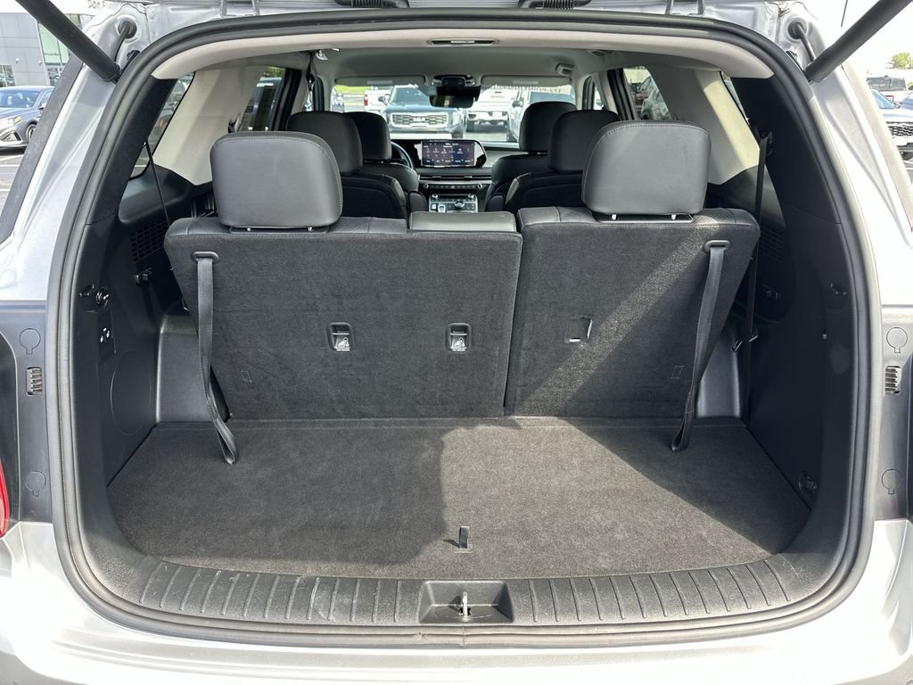 Used 2025 Silver Hyundai SEL image 30