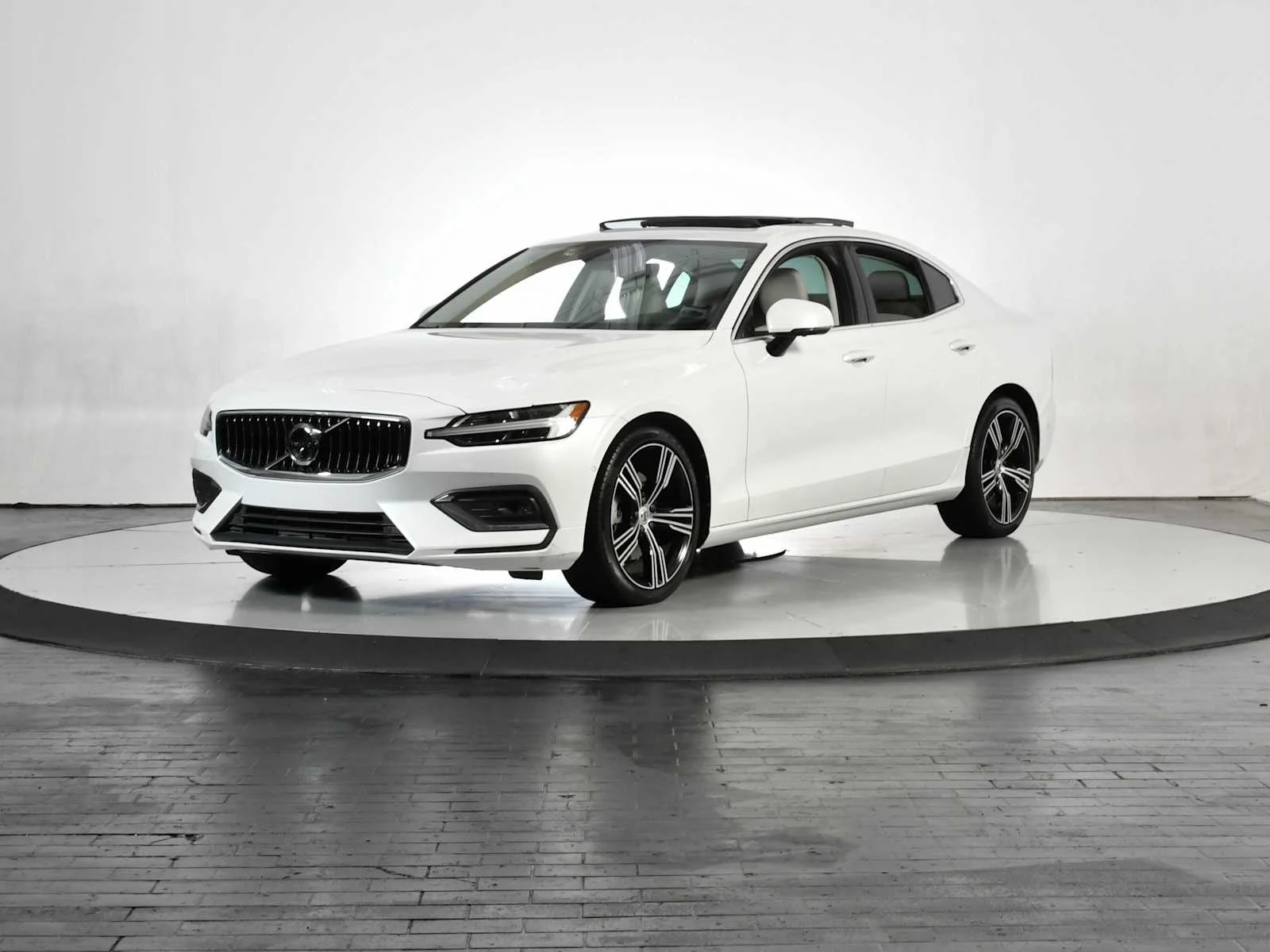 2021 Volvo S60 T5 Inscription's photo