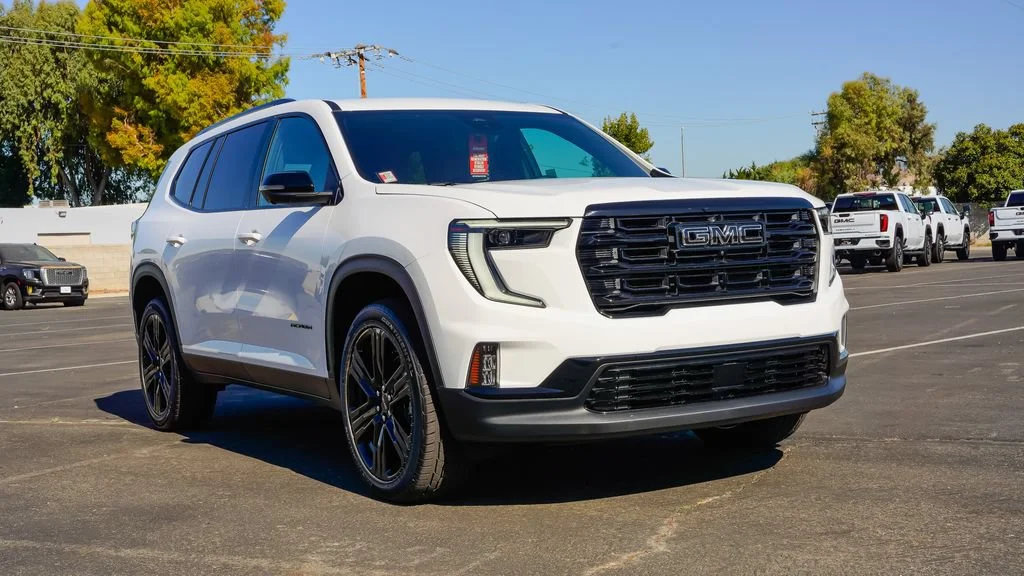 New 2026 Summit White GMC Elevation image 5