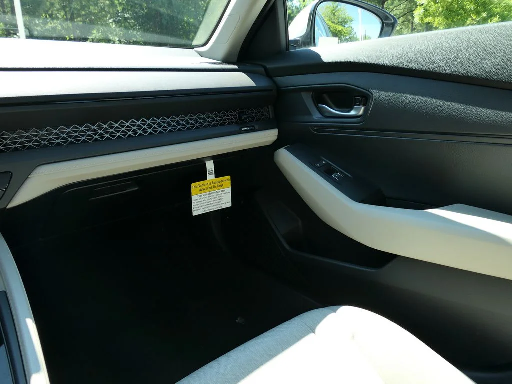 New 2026 Platinum White Pearl Honda LX image 18