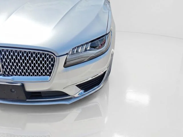 Used 2017 Silver Lincoln Reserve image 9
