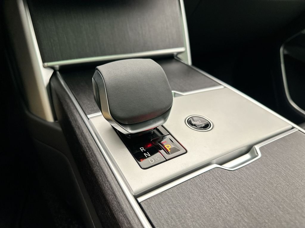 New 2026 Santorini Black Land Rover SE image 12