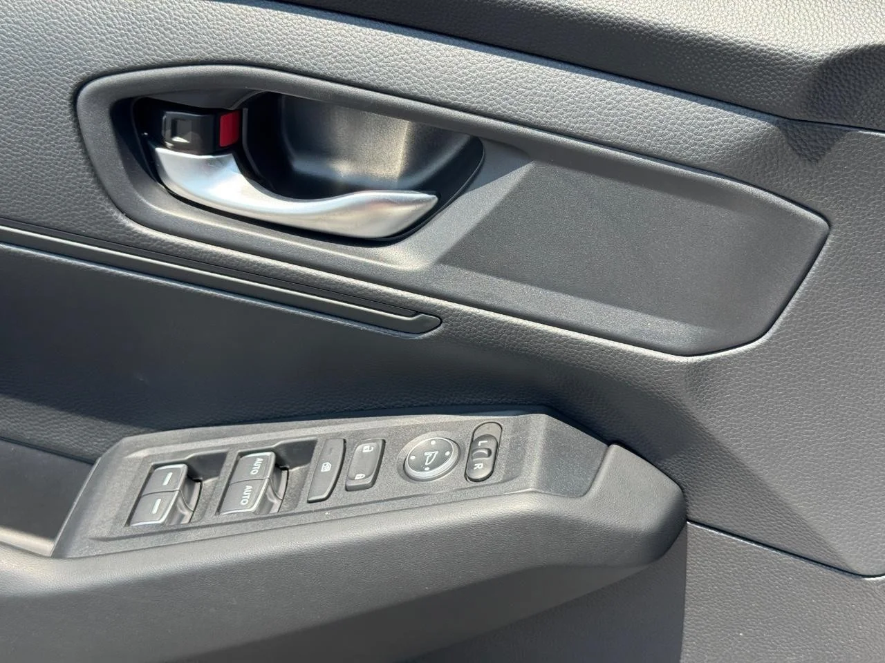 2025 Honda Accord LX - Photo 24